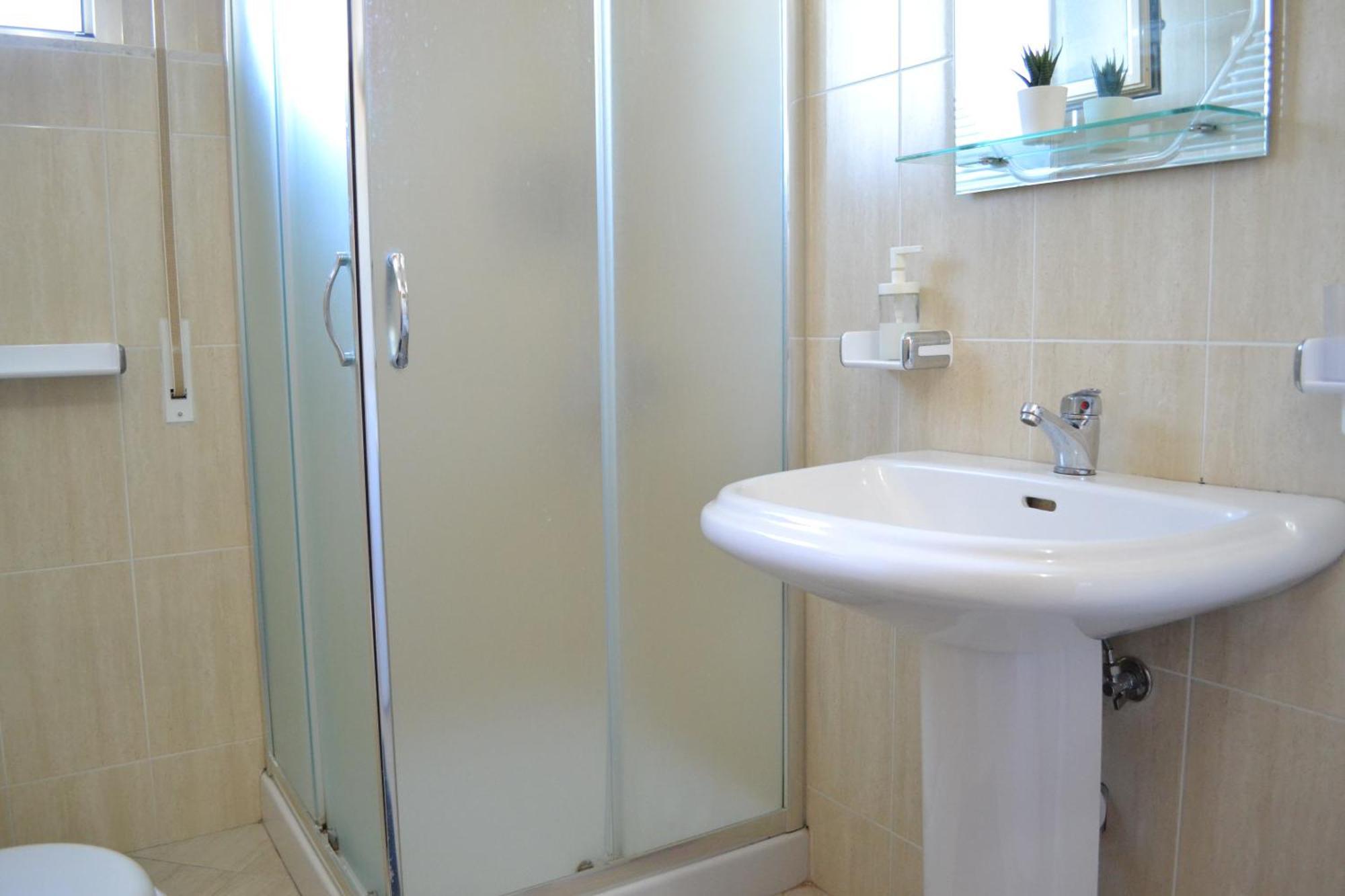 Seaview Gateway 2 Bedrooms Apartment & Garage Vlore Exterior photo